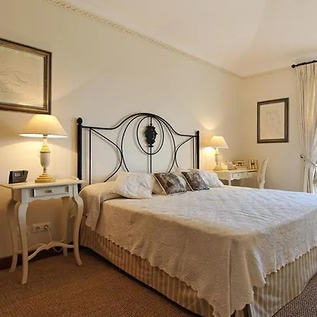 Sleeps 4 Air Con T479966 شقة